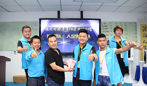 德犬體驗店成功案例:年輕人創業選擇比努力更重要! 德犬體驗店成功案例:年輕人創業選擇比努力更重要!