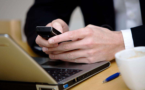 手機門鎖關鍵時刻保平安 德犬帶給你向往的安全生活! 手機門鎖關鍵時刻保平安 德犬帶給你向往的安全生活!