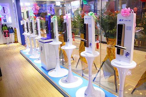 智能門(mén)鎖進(jìn)入新零售時(shí)代,德犬率先開(kāi)啟體驗(yàn)式營(yíng)銷 智能門(mén)鎖進(jìn)入新零售時(shí)代,德犬率先開(kāi)啟體驗(yàn)式營(yíng)銷