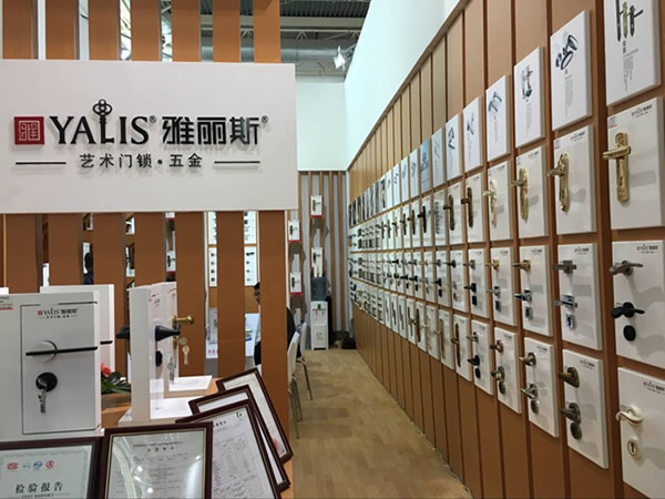 簡約新風尚匯聚于此--記2017北京國際門展首日 簡約新風尚匯聚于此--記2017北京國際門展首日