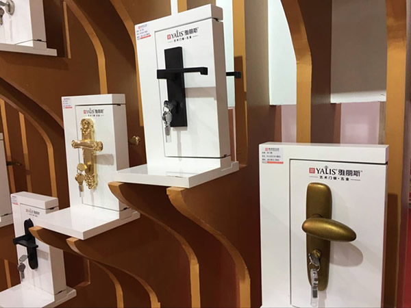 簡約新風尚匯聚于此--記2017北京國際門展首日 簡約新風尚匯聚于此--記2017北京國際門展首日