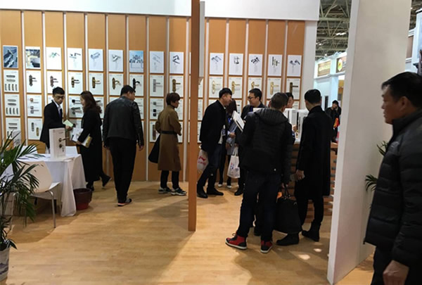 簡約新風尚匯聚于此--記2017北京國際門展首日 簡約新風尚匯聚于此--記2017北京國際門展首日