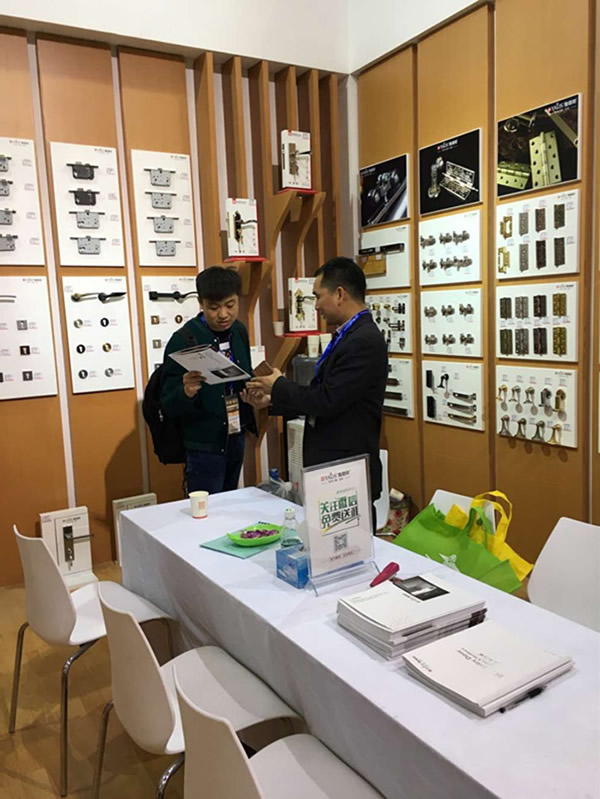 簡約新風尚匯聚于此--記2017北京國際門展首日 簡約新風尚匯聚于此--記2017北京國際門展首日