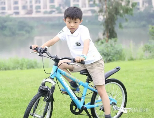 有諾盾未來(lái)星電話手表，這個(gè)暑假我開(kāi)心，媽媽省心