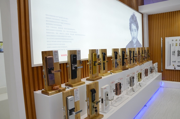 鎖先生招商終極大招:預定20萬送豪車 鎖先生招商終極大招:預定20萬送豪車