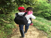 頂固安全門鎖:溫暖的背影,蘊(yùn)含滿滿的愛