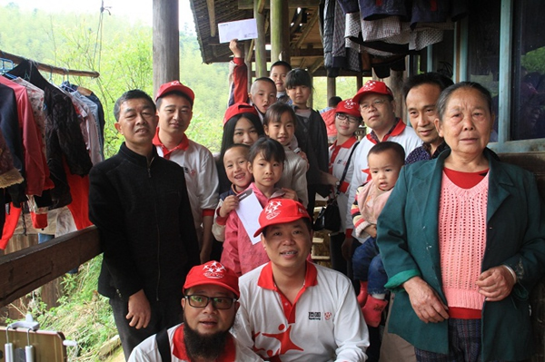 頂固義工團凝聚愛心力量,為貧困學子送溫暖! 頂固義工團凝聚愛心力量,為貧困學子送溫暖!