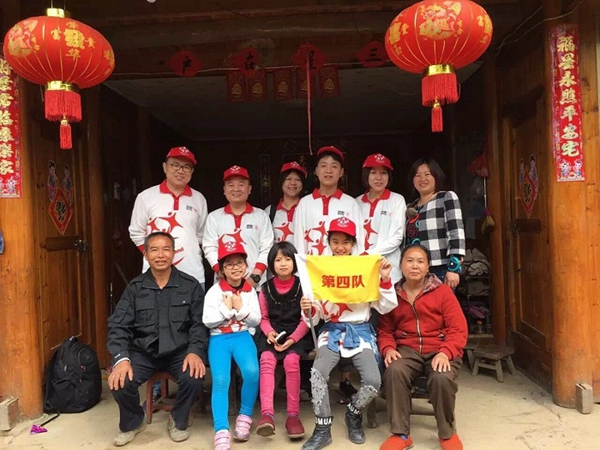 頂固義工團凝聚愛心力量,為貧困學子送溫暖! 頂固義工團凝聚愛心力量,為貧困學子送溫暖!