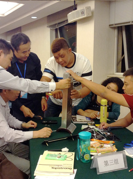 京城集訓(xùn),百煉成鋼——頂固五金北京站導(dǎo)購(gòu)精英培訓(xùn) 京城集訓(xùn),百煉成鋼——頂固五金北京站導(dǎo)購(gòu)精英培訓(xùn)