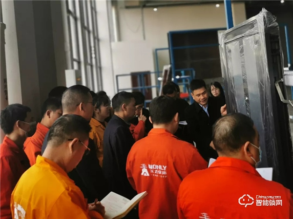 董事長王躍斌深入王力“未來工廠”，高標準檢核質(zhì)量細節(jié)