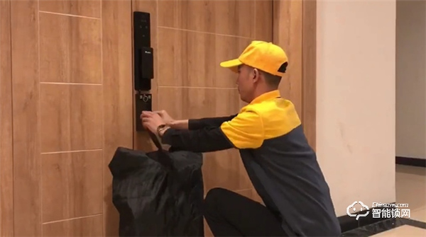 新規(guī)出臺(tái),快遞必須送上門!可以收快遞的人臉識(shí)別鎖來(lái)了! 新規(guī)出臺(tái),快遞必須送上門!可以收快遞的人臉識(shí)別鎖來(lái)了!