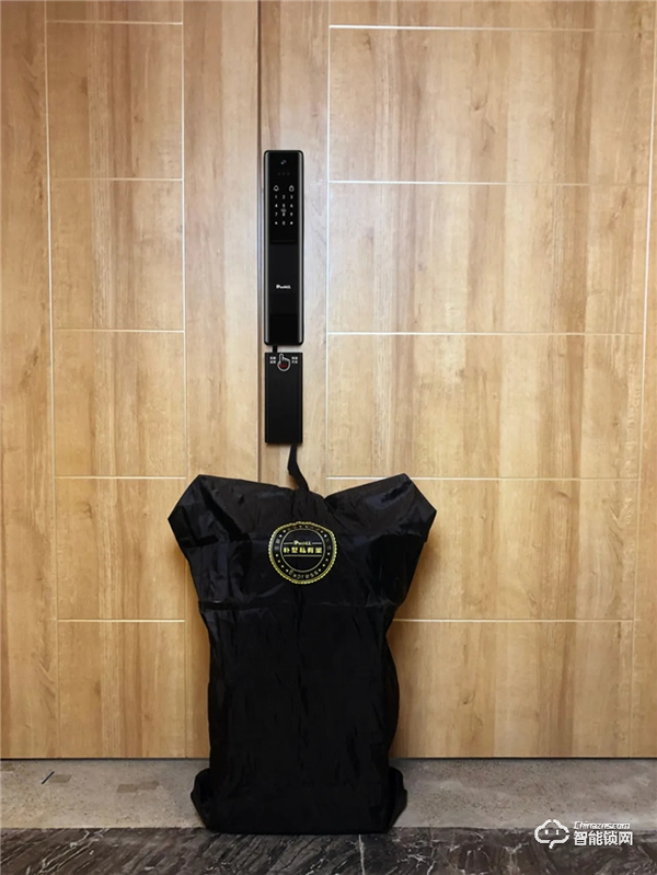 新規(guī)出臺(tái),快遞必須送上門!可以收快遞的人臉識(shí)別鎖來(lái)了! 新規(guī)出臺(tái),快遞必須送上門!可以收快遞的人臉識(shí)別鎖來(lái)了!