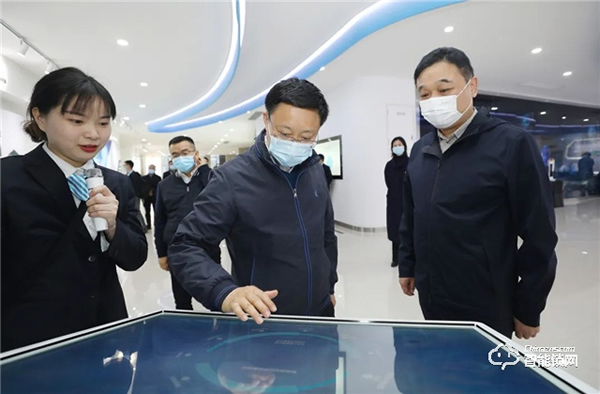 時訊|科大訊飛股份有限公司董事長劉慶峰率隊蒞臨榮事達參觀交流 時訊|科大訊飛股份有限公司董事長劉慶峰率隊蒞臨榮事達參觀交流