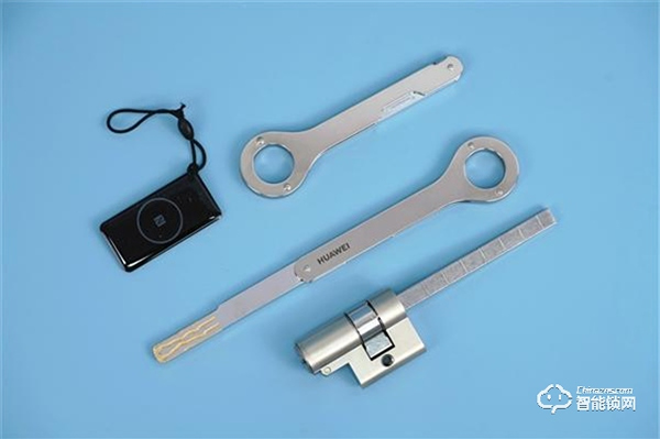 首發鴻蒙OS!華為智能門鎖圖賞:配3.97寸大屏 可遠程對講 首發鴻蒙OS!華為智能門鎖圖賞:配3.97寸大屏 可遠程對講