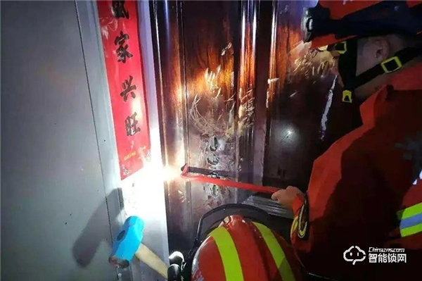 【皇家金盾人臉鎖知識小課堂】裝智能鎖時天地鉤到底有沒有必要裝? 【皇家金盾人臉鎖知識小課堂】裝智能鎖時天地鉤到底有沒有必要裝?