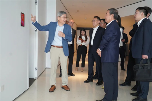 “很智能！” 中建四局黨委書(shū)記、董事長(zhǎng)易文權(quán)一行調(diào)研達(dá)實(shí)智能