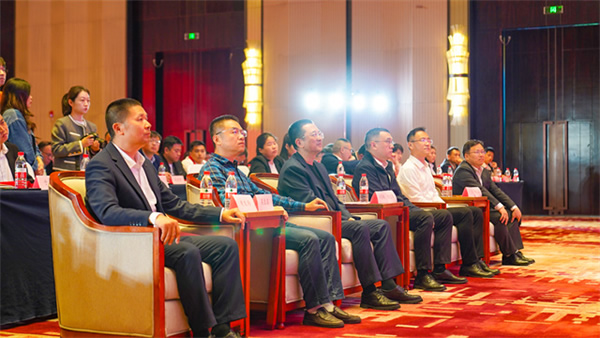 狄耐克攜手廈門聯通,打造5G智慧工廠,加快生產數字化升級 狄耐克攜手廈門聯通,打造5G智慧工廠,加快生產數字化升級