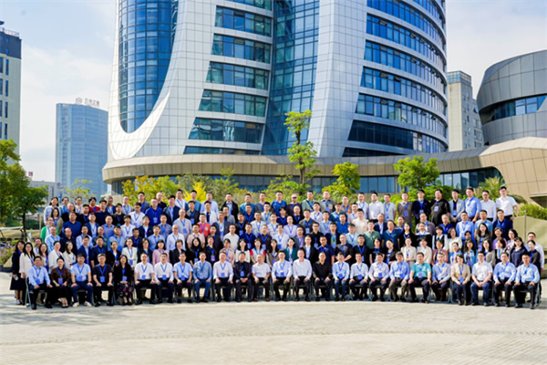 全國信息技術和AI應用行業產教融合共同體成立大會暨數字賦能產業發展論壇在福州舉行