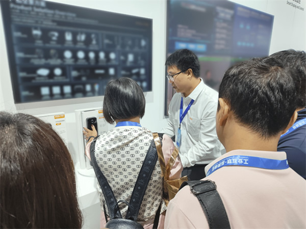 樂橙亮相第19屆中國國際社會公共安全博覽會,四大產(chǎn)品品類構(gòu)建智慧安全家庭 樂橙亮相第19屆中國國際社會公共安全博覽會,四大產(chǎn)品品類構(gòu)建智慧安全家庭