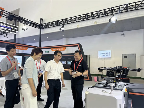 狄耐克亮相警安法務科技展,重磅嘉賓蒞臨添彩 狄耐克亮相警安法務科技展,重磅嘉賓蒞臨添彩