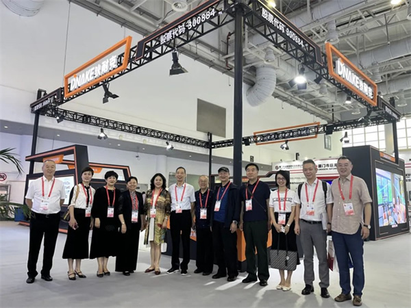 狄耐克亮相警安法務科技展,重磅嘉賓蒞臨添彩 狄耐克亮相警安法務科技展,重磅嘉賓蒞臨添彩