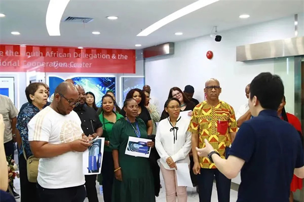 南非總統府代表團走訪萬佳安,探索“一帶一路”科技創新合作新機遇 南非總統府代表團走訪萬佳安,探索“一帶一路”科技創新合作新機遇