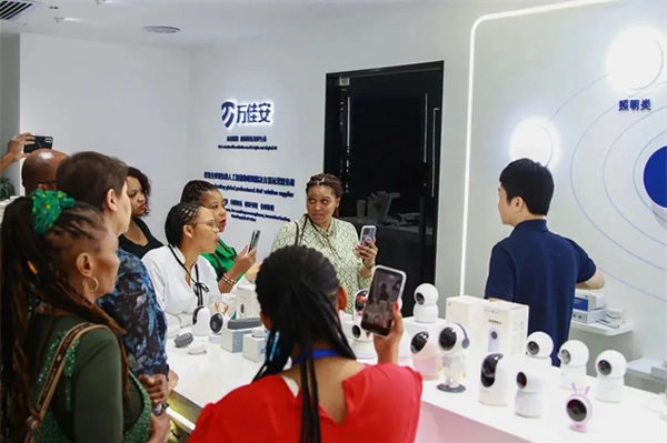 南非總統府代表團走訪萬佳安,探索“一帶一路”科技創新合作新機遇 南非總統府代表團走訪萬佳安,探索“一帶一路”科技創新合作新機遇