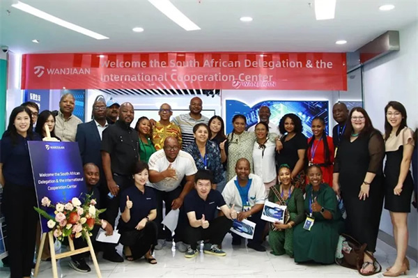 南非總統府代表團走訪萬佳安,探索“一帶一路”科技創新合作新機遇 南非總統府代表團走訪萬佳安,探索“一帶一路”科技創新合作新機遇