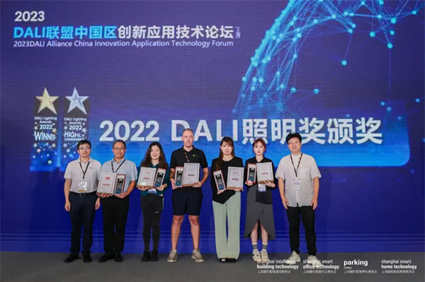 奔赴低碳,向綠而行 | 歐切斯智能調(diào)光在軌道交通中的應(yīng)用 奔赴低碳,向綠而行 | 歐切斯智能調(diào)光在軌道交通中的應(yīng)用