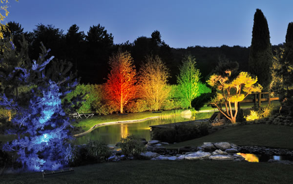 智能家居又一網紅新品:旭日東方SOLARAXY太陽能聯排射燈 智能家居又一網紅新品:旭日東方SOLARAXY太陽能聯排射燈