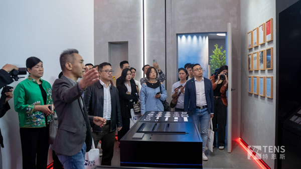 特恩斯智能情景光體驗(yàn)館在中山華藝廣場盛大開業(yè) 特恩斯智能情景光體驗(yàn)館在中山華藝廣場盛大開業(yè)