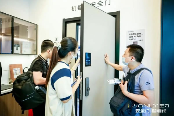 愛感全屋智能家居走心海報火出圈,流量雙豐收_9