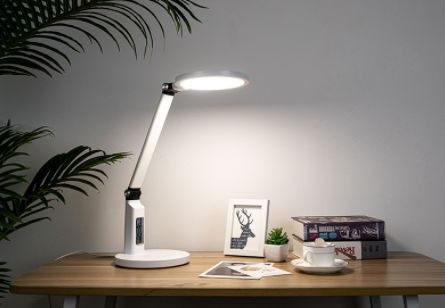 榮事達(dá)護(hù)眼臺(tái)燈,讓“視”界更清晰_1